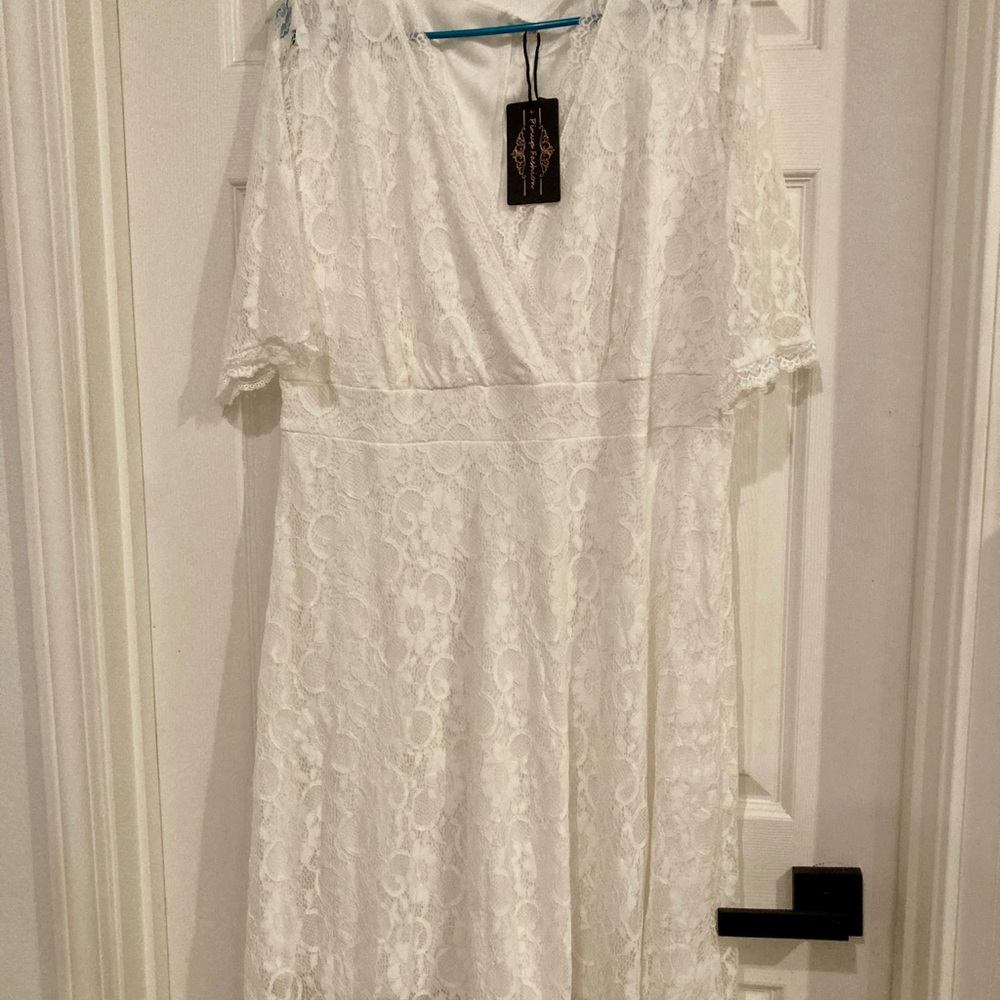 Chic White Lace Wedding Dress